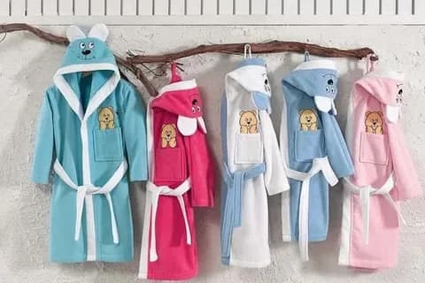 تصویر 1 از انواع حوله حمام تن پوش کودک دارای بافتی نرم